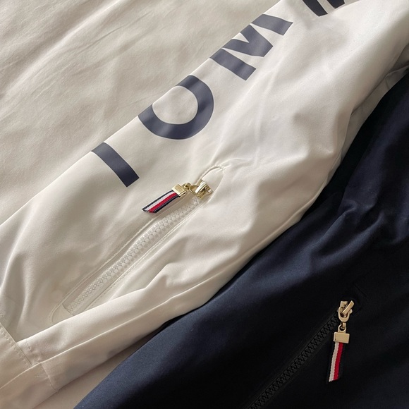 Tommy Hilfiger Winter Ski Jacket (size M) - Picture 3 of 10